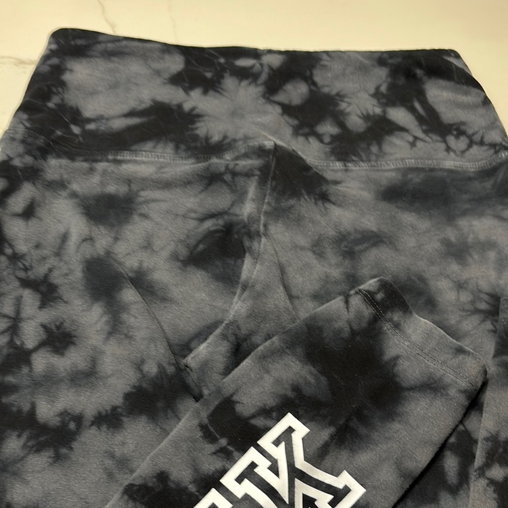PINK Victoria's Secret Charcoal Tie-Dye Leggings - Picture 7 of 12